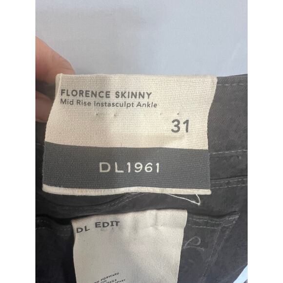 NWT DL1961 Jeans / Black-Snakeskin Pattern / Size 31 - Picture 5 of 11